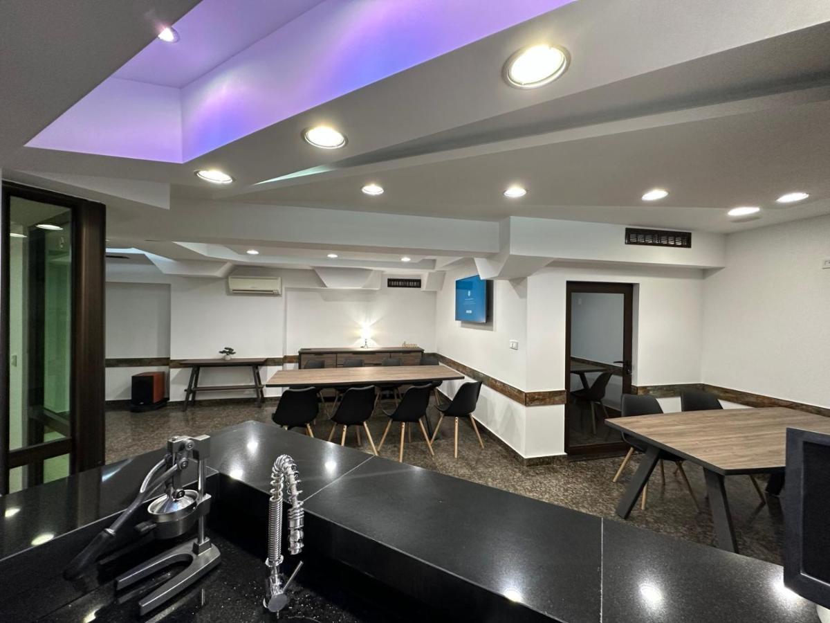 Хотел Аврора Haskovo Exterior photo